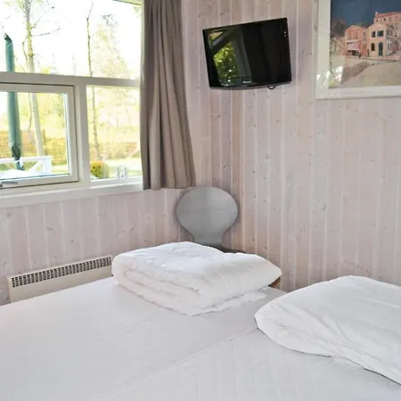 3 Bedroom Cozy In Vaeggerlose Ferienhaus