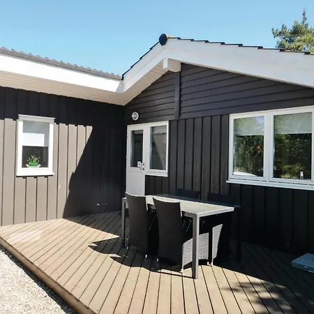 3 Bedroom Cozy In Vaeggerlose Ferienhaus