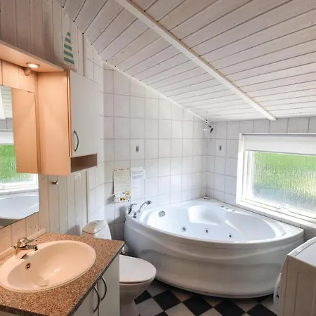 3 Bedroom Cozy In Vaeggerlose Bøtø By