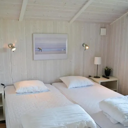 3 Bedroom Cozy In Vaeggerlose Bøtø By