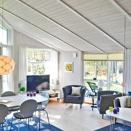 3 Bedroom Cozy In Vaeggerlose Ferienhaus Bøtø By