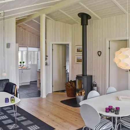 3 Bedroom Cozy In Vaeggerlose * Bøtø By