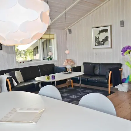 3 Bedroom Cozy In Vaeggerlose Bøtø By